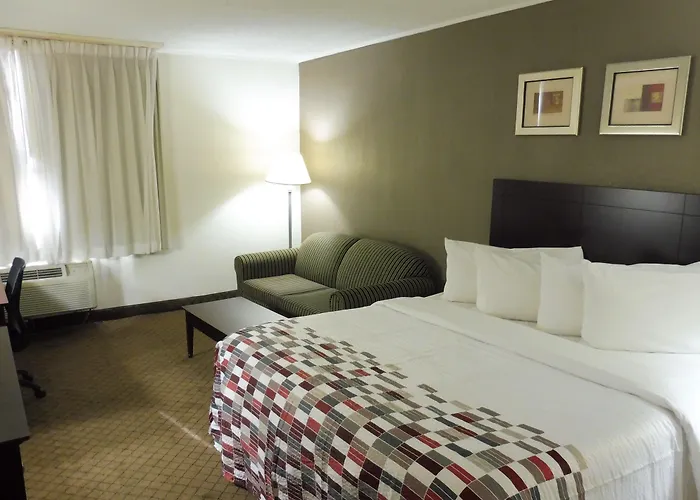 Red Roof Inn Plus Newark Liberty Airport - Carteret