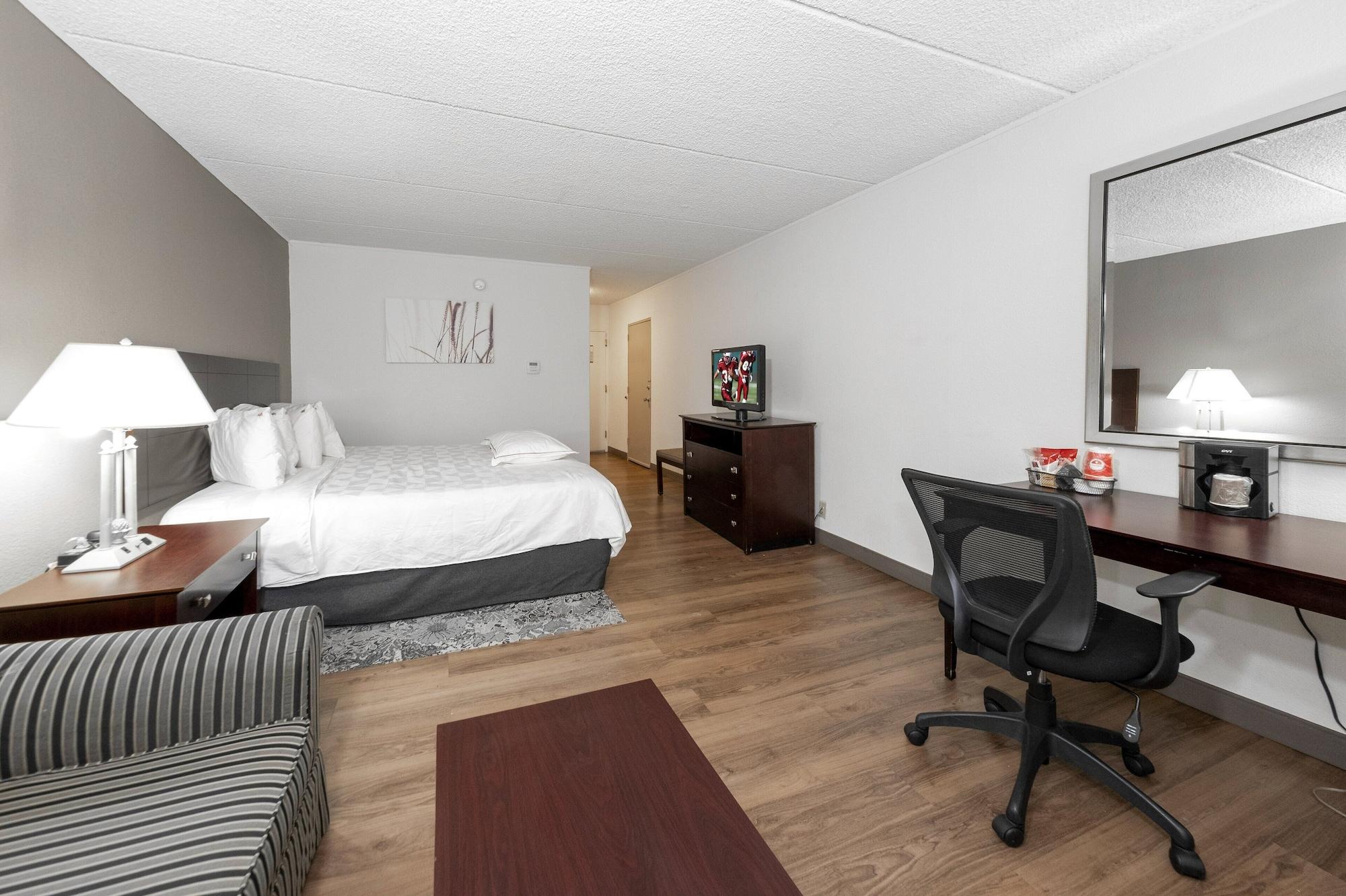 Red Roof Plus Newark Liberty Airport - 2* Carteret