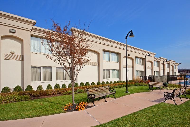 Red Roof Newark Liberty Airport - 2* Carteret